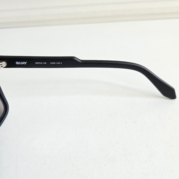 New Quay Level Up Matte Black Frame / Navy Polarized Lens Sunglasses Unisex NWOT - Picture 11 of 11